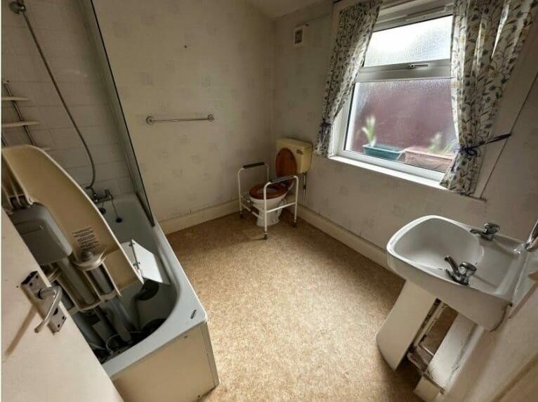 2 bedroom Mid Terrace House for sale, Hollybush Street, London, E13 £