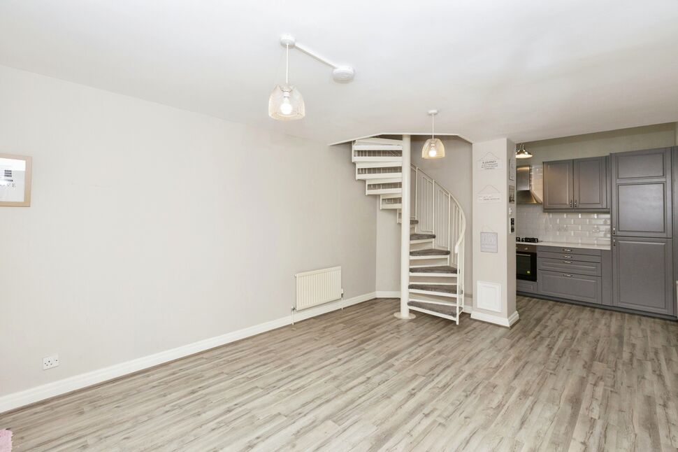 1 bedroom Mid Terrace House for sale, Elgar Close, London, E13 £275,000