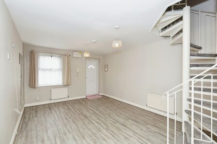 1 bedroom Mid Terrace House for sale