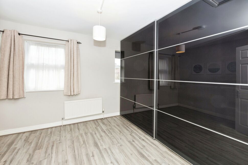 1 bedroom Mid Terrace House for sale, Elgar Close, London, E13 £275,000