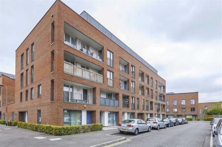 Hastings Road, 1 bedroom Flat to rent, &pound;1,700 pcm