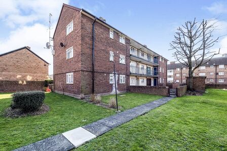 South Molton Road, 2 bedroom  Flat for sale, £275,000