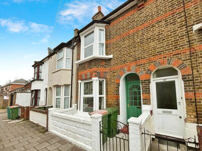 Herbert Street, 2 bedroom Mid Terrace House to rent, £2,250 pcm