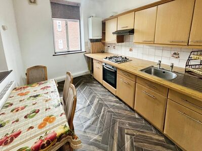Romford Road, 3 bedroom  Flat to rent, £2,500 pcm