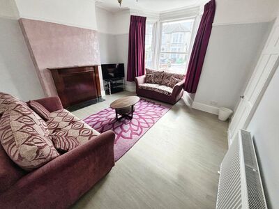 St. Albans Road, 4 bedroom Mid Terrace House to rent, &pound;2,800 pcm