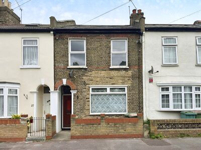 2 bedroom Mid Terrace House for sale