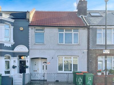 Wythes Road, 2 bedroom  Flat to rent, £1,800 pcm