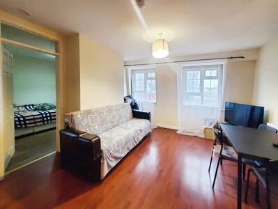 Prince Regent Lane, 2 bedroom  Flat for sale, £275,000