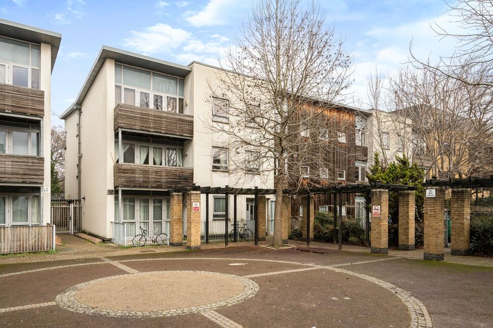 Main image of 2 bedroom Flat to rent, Kinglet Close, London, E7