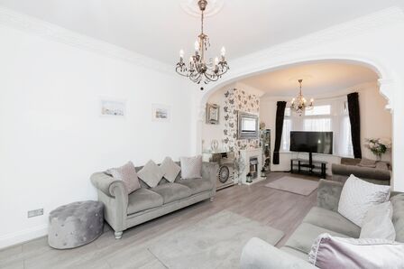 4 bedroom Mid Terrace House for sale