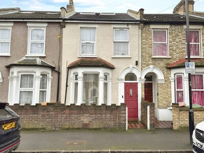 Corporation Street, 4 bedroom Mid Terrace House for sale, £575,000