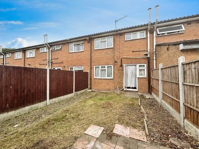 3 bedroom Mid Terrace House for sale