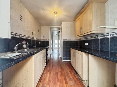 3 bedroom Mid Terrace House for sale