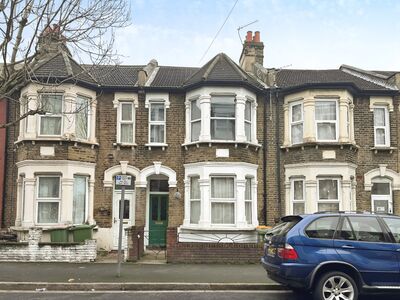 3 bedroom Mid Terrace House for sale