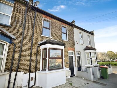 Fabian Street, 4 bedroom Mid Terrace House to rent, £4,000 pcm