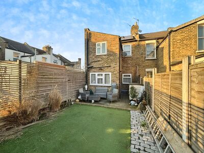 2 bedroom End Terrace House for sale