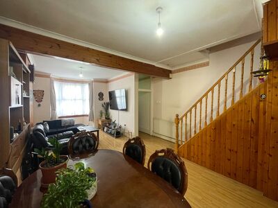Abbots Road, 3 bedroom Mid Terrace House to rent, £2,200 pcm