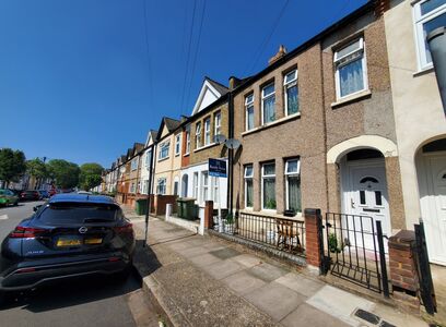 Chadwin Road, 2 bedroom Mid Terrace House for sale, £450,000