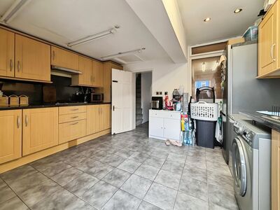 2 bedroom Mid Terrace House for sale