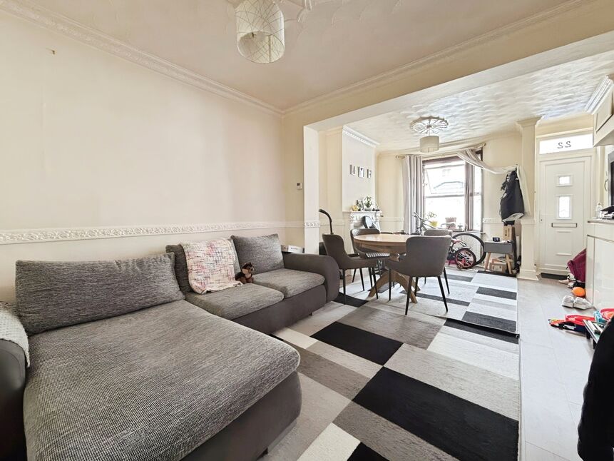 2 bedroom Mid Terrace House for sale