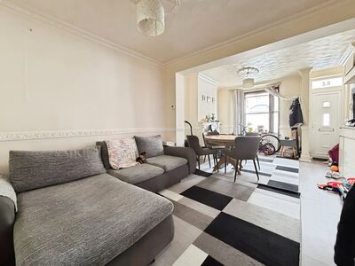 2 bedroom Mid Terrace House for sale