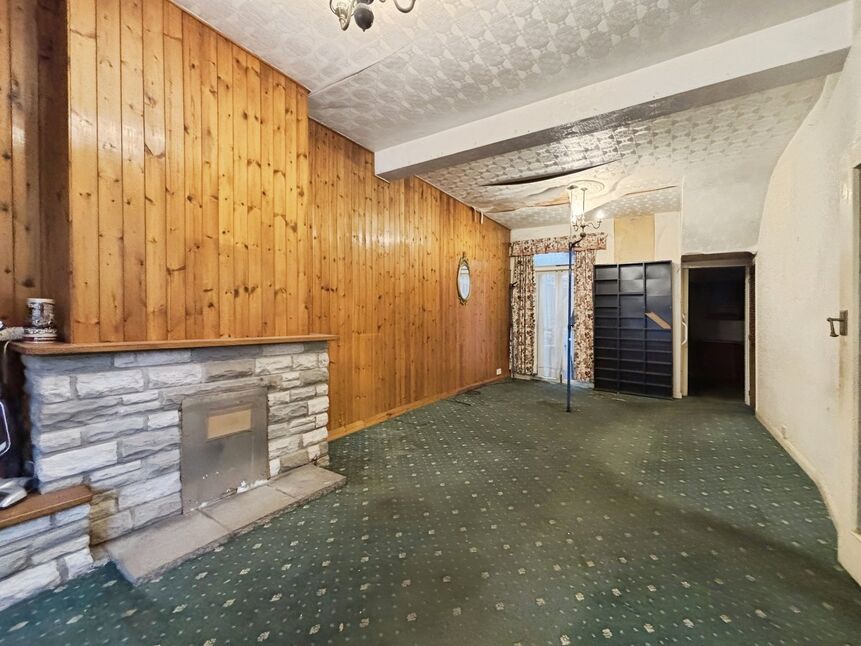 2 bedroom Mid Terrace House for sale