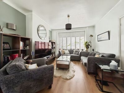 3 bedroom Mid Terrace House for sale