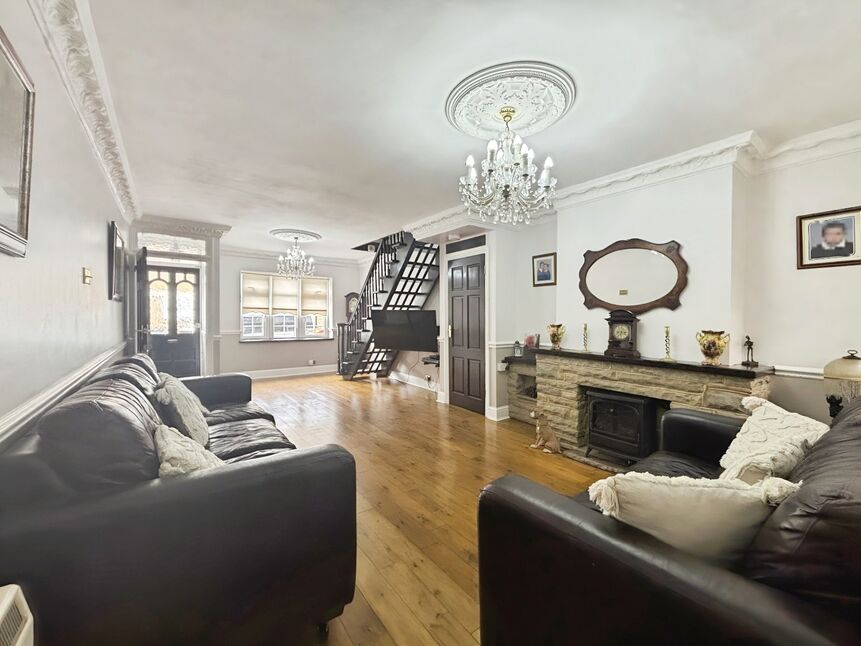 Main image of 2 bedroom Mid Terrace House for sale, Tree Road, London, E16