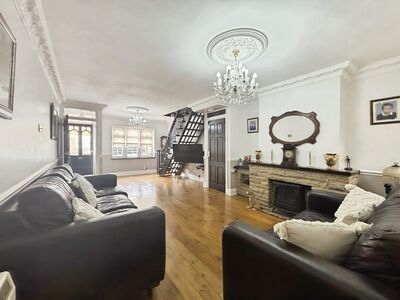 2 bedroom Mid Terrace House for sale