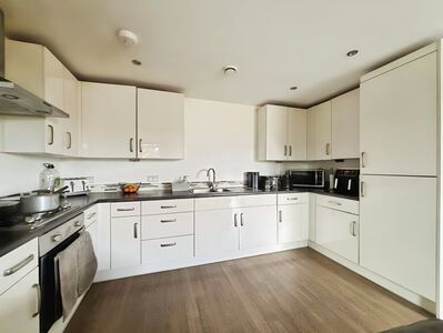 Chargeable Lane, 2 bedroom  Flat for sale, £350,000