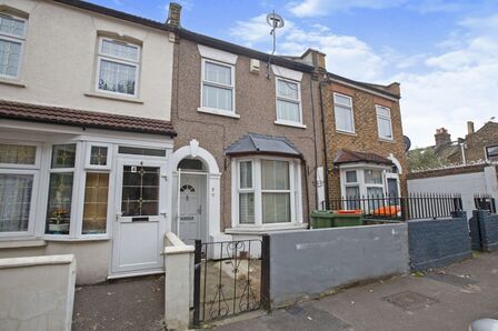 2 bedroom End Terrace House for sale
