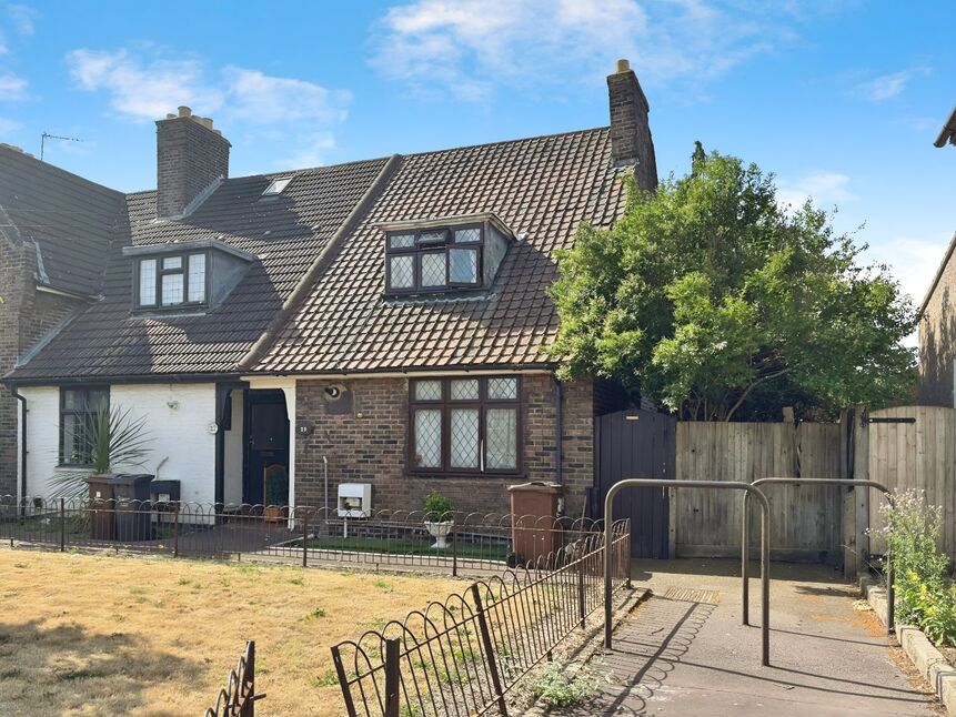 Main image of 2 bedroom Mid Terrace House for sale, Arnold Road, Dagenham, RM10