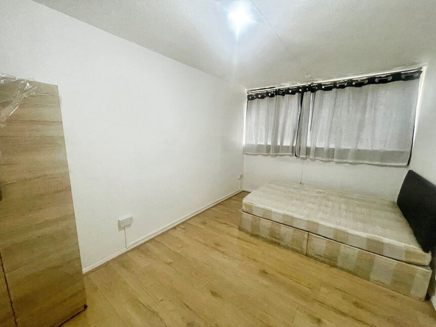 Main image of 1 bedroom Room to rent, Comyns Close, London, E16