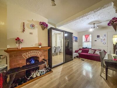 Kingsland Road, 3 bedroom Mid Terrace House for sale, £400,000