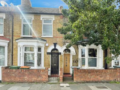 2 bedroom Mid Terrace House to rent