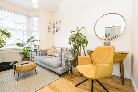 1 bedroom  Flat for sale