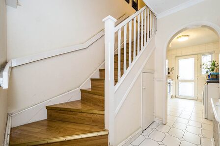 3 bedroom Mid Terrace House for sale