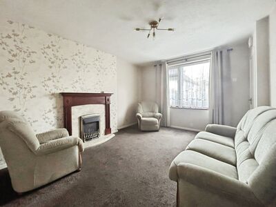 Egham Road, 2 bedroom Mid Terrace House for sale, £350,000