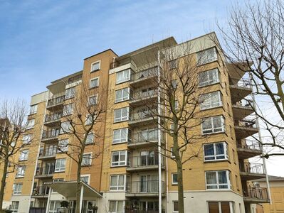 Newport Avenue, 2 bedroom Flat to rent, &pound;2,250 pcm