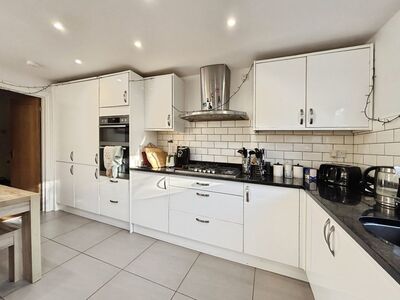 3 bedroom Mid Terrace House for sale