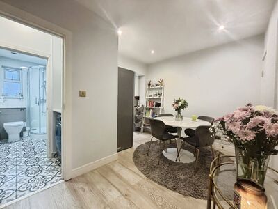 2 bedroom Mid Terrace House for sale