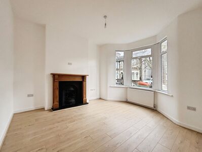 Wanlip Road, 3 bedroom Mid Terrace House for sale, &pound;600,000