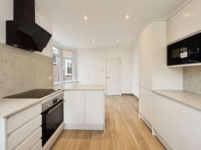 3 bedroom Mid Terrace House for sale