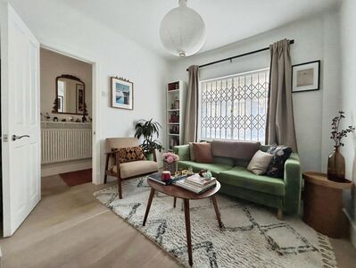 2 bedroom Mid Terrace House for sale
