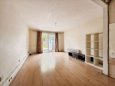 3 bedroom Mid Terrace House for sale