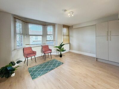 Meanley Road, 2 bedroom Flat to rent, &pound;1,850 pcm