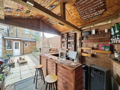 Bushey Road, 2 bedroom Flat for sale, &pound;325,000