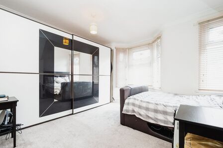 2 bedroom Mid Terrace House for sale