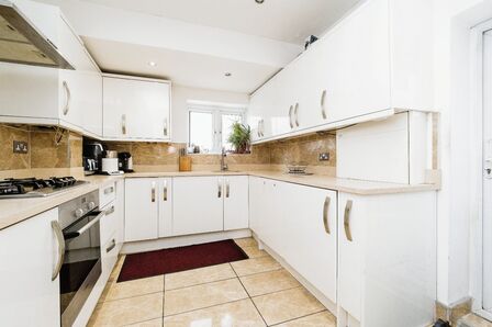 Chadwin Road, 2 bedroom Mid Terrace House for sale, &pound;425,000