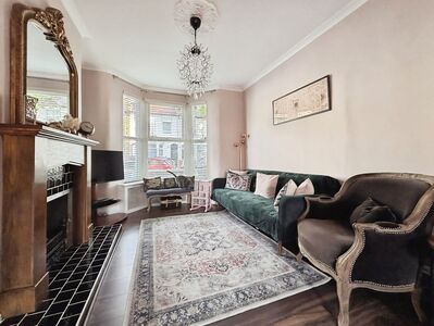 3 bedroom Mid Terrace House for sale